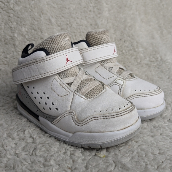 Jordan Kids White Sneakers Size 7 In Good Used Condition - Picture 1 of 7
